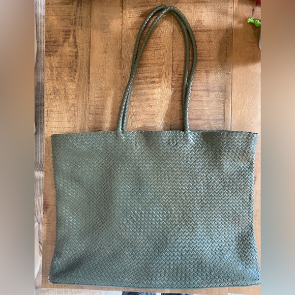 Quince Elegant Olive Green Leather Woven Tote Bag - Picture 4 of 8